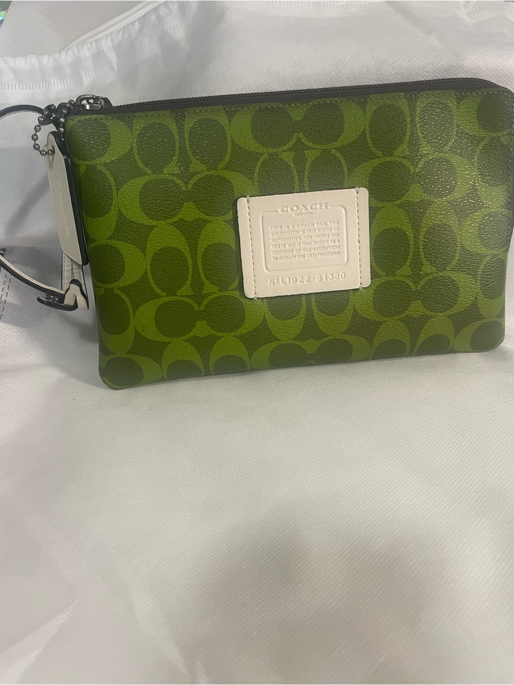 Coach Lime Signature Wristlet with White Tag - Picture 4 of 7